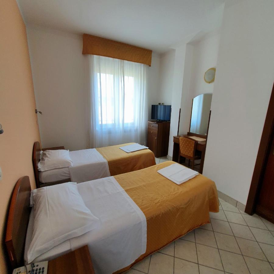 Hotel Perla Massa Lombarda Exterior foto